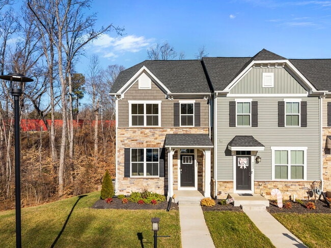 Building Photo - 4000 Grove Point Dr