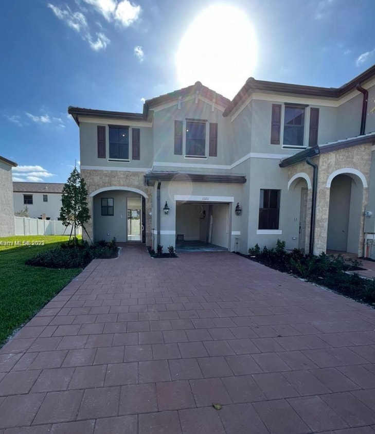 Photo - 11101 W 33rd Ct (Hialeah, FL)