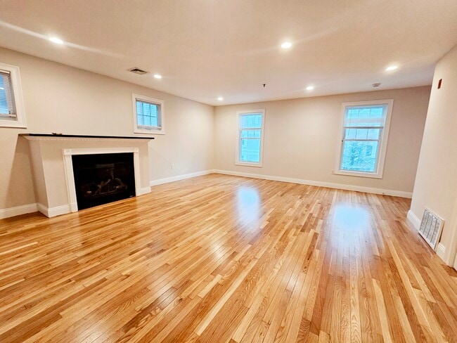 Photo - 135 Calumet St Unit 3