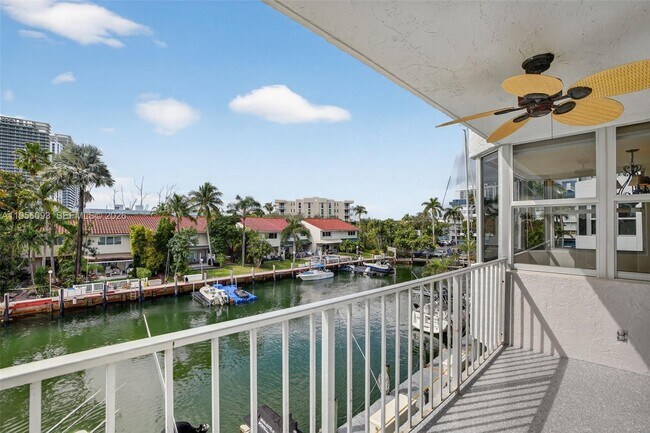 Photo - 16565 NE 26th Ave Unidad 3F