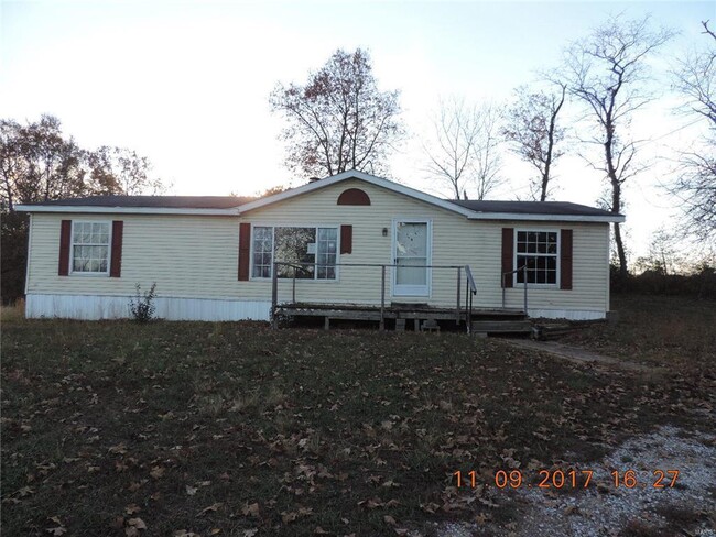 MINERAL POINT - large ranch home with fire... - MINERAL POINT - large ranch home with fire...