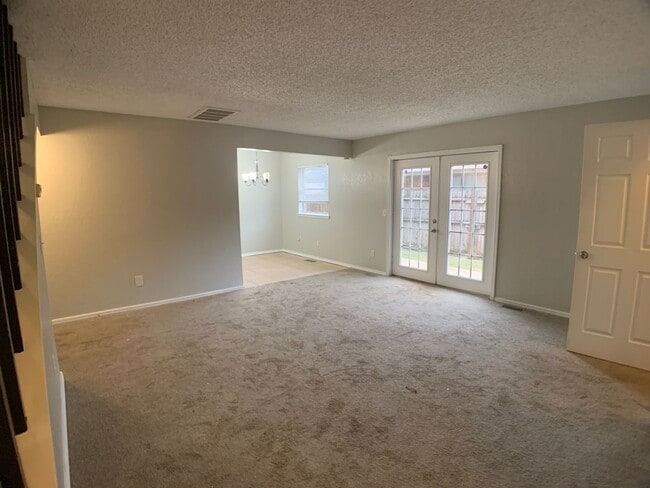 Photo - 3 Bedroom Edmond Duplex