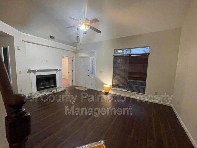 Photo - 107 Persimmon Cir