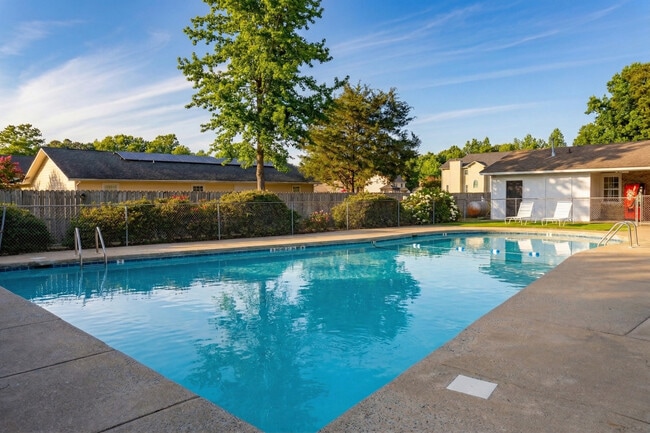 Building Photo - Azalea Gardens Apartments