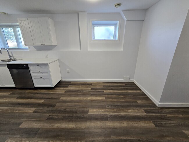 Photo - 8511-878A 78a St