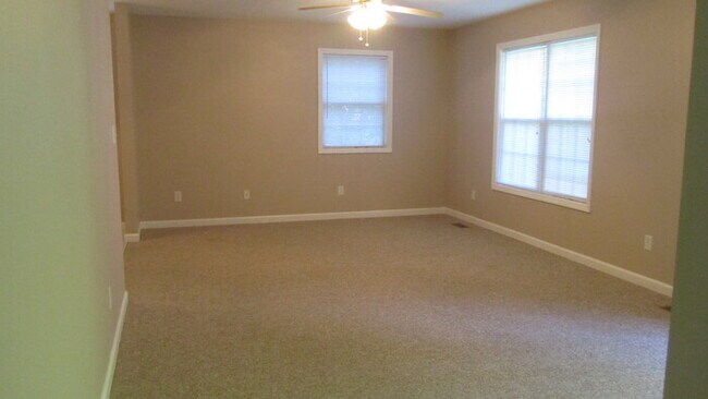 Great Location to School, Restaurants and ...