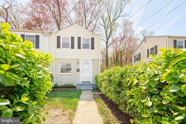 Photo - 2319 Riverview Terrace