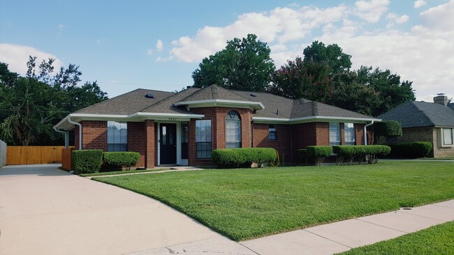 Building Photo - COMING SOON, JANUARY 10TH:  Beautifully Remodeled 3/2/2 Home, Generously updated Smart Home - For...