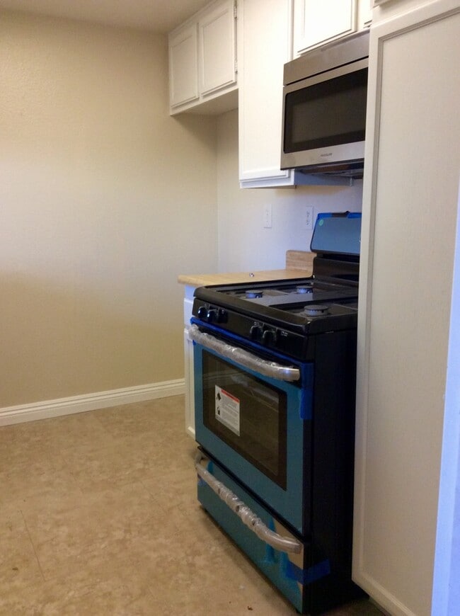 153 S Wilmington Ave