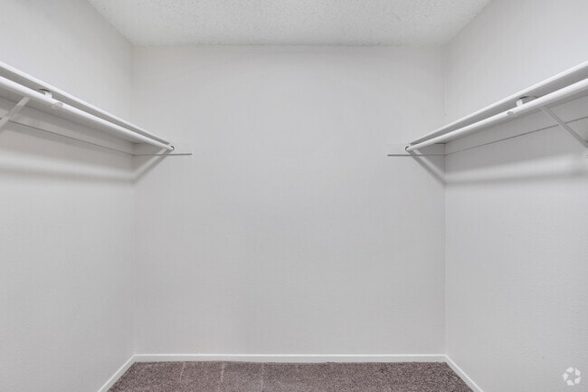 2BR, 2BA - 939SF - 2nd Bedroom Closet