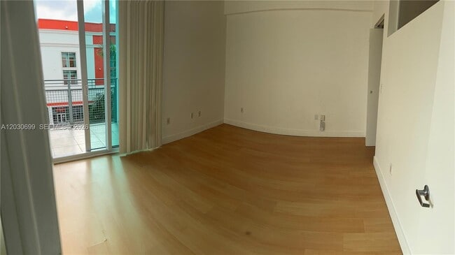 Photo - 350 NE 24th St Unidad 407