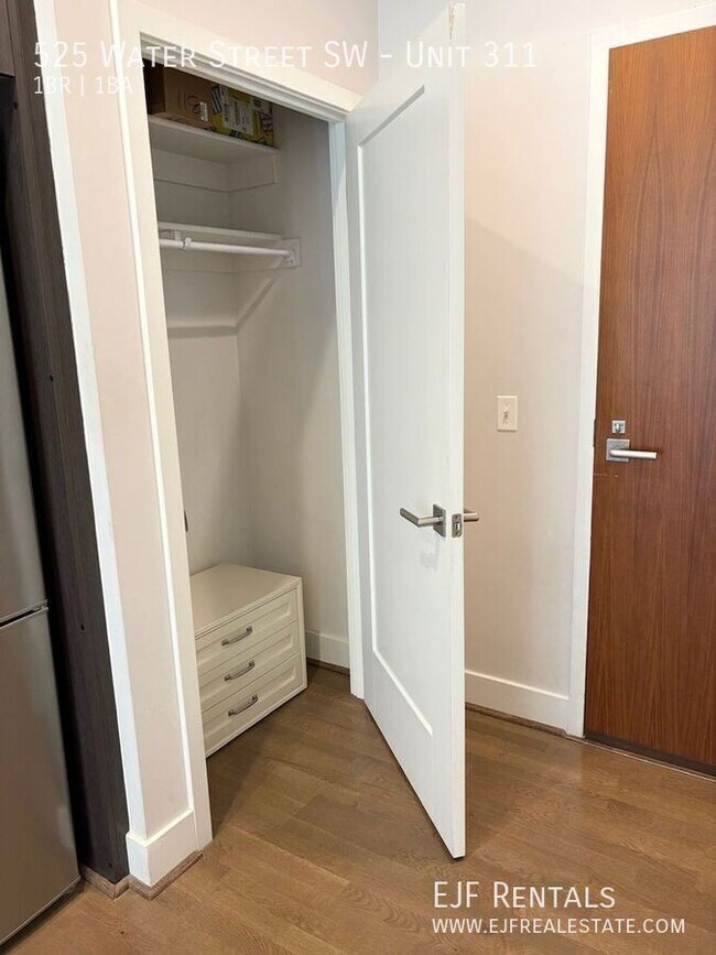 Photo - 525 Water St SW Unidad 311