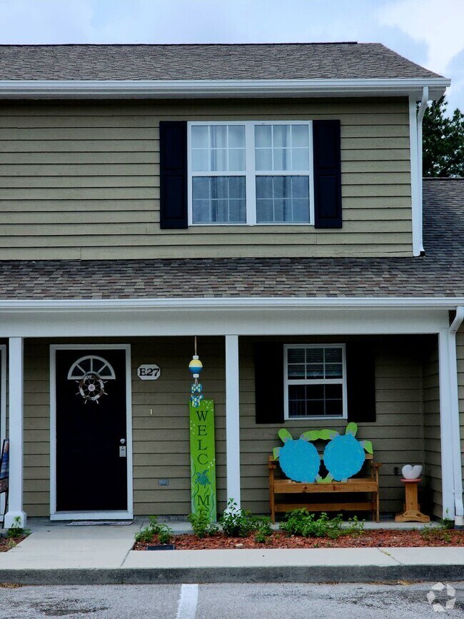 Building Photo - Welcome to our charming townhouse in Pelle...
