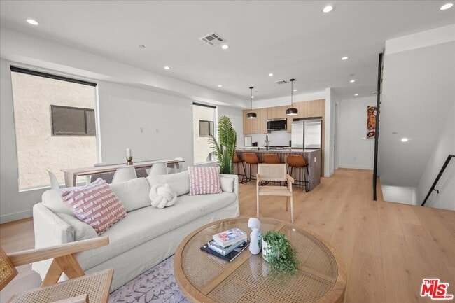 Building Photo - 847 N June St Rental