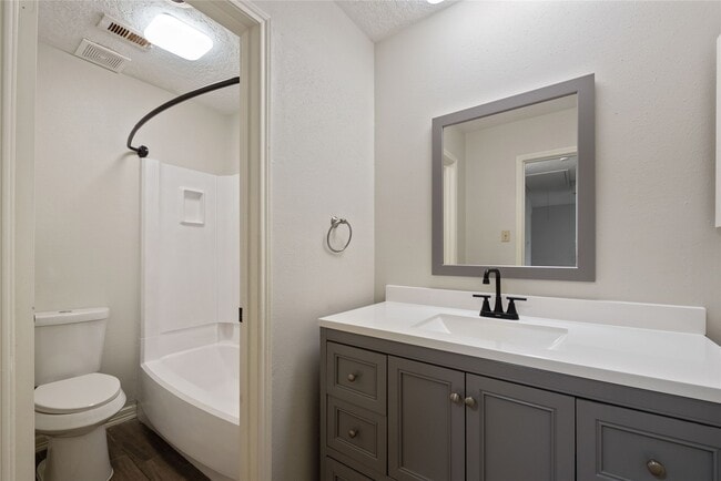 Photo - 11805 Southlake Dr