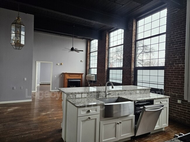 Photo - 324 Allen St