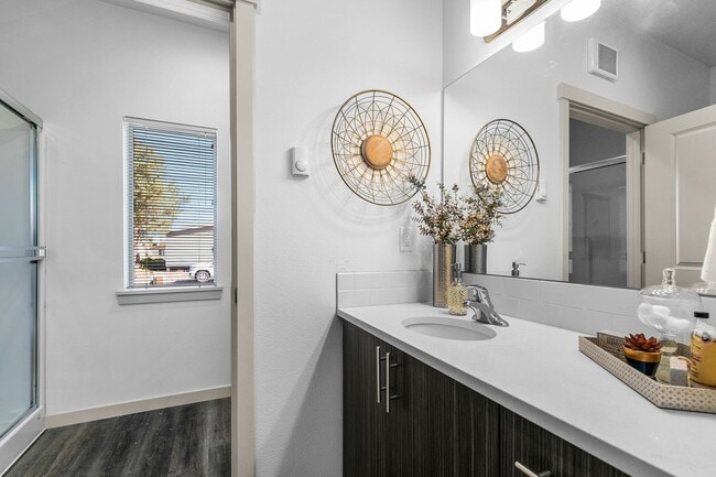 Photo - KINGWOOD LOFTS 1 bed, 1 bath 592 soft Unit 104, 1 bed