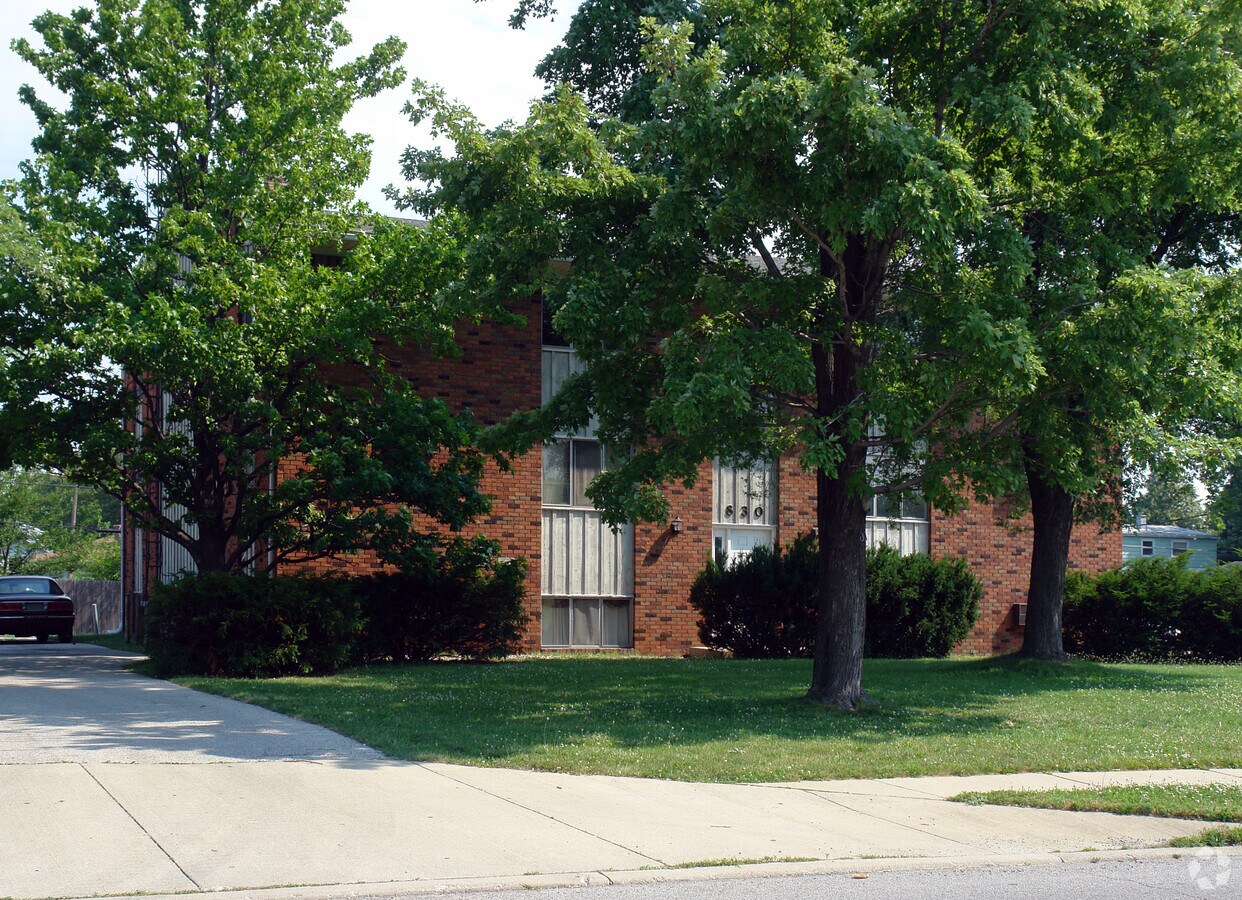 Photo - 830 W Alexis Rd Apartments