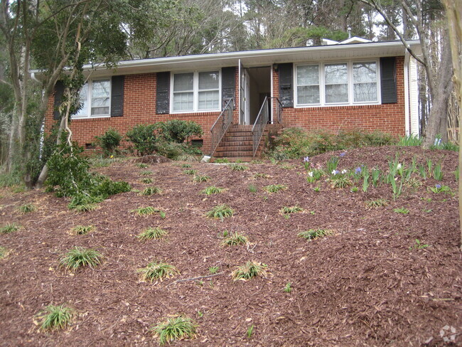 Building Photo - 920 Chatham Ln Rental