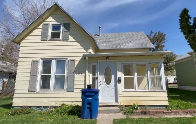 Building Photo - 208 E 10th- 2 bedroom house