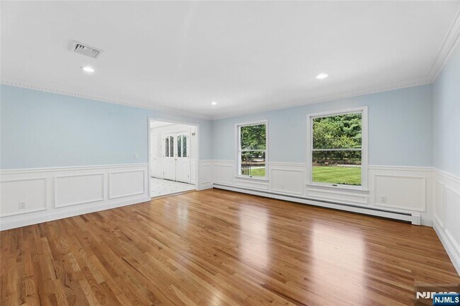 Photo - 2 W Saddle River Rd