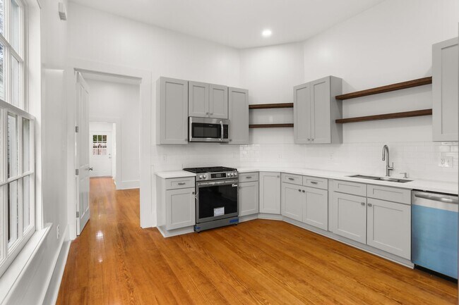 Photo - 713 Valence St Unit 715