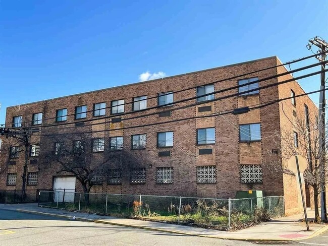 Building Photo - 3900 Liberty Ave Unit 1B
