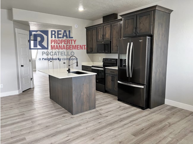 Photo - 3 Bedroom 2.5 Bathroom Town Home - 1 Car Garage