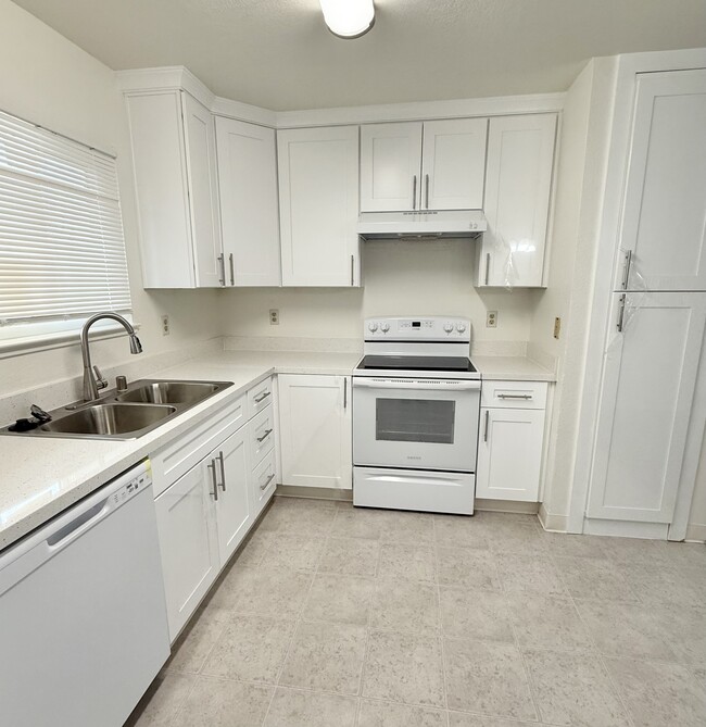 Photo - 200 Northwoods Ave