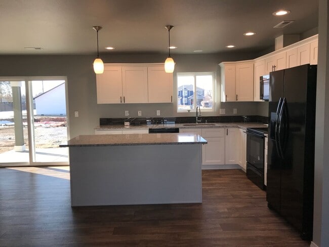 Photo - 2Story Home! 4 Beds, 2.5 Bath!