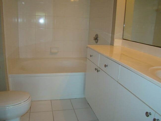 Photo - Limited Time: up to 2-Months FREE + Waived App Fee + Waived Utility Connection Fee Unidad 10126-B2 - New Yorker