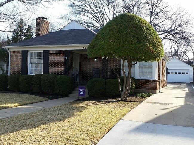 Photo - 3525 Stadium Dr House