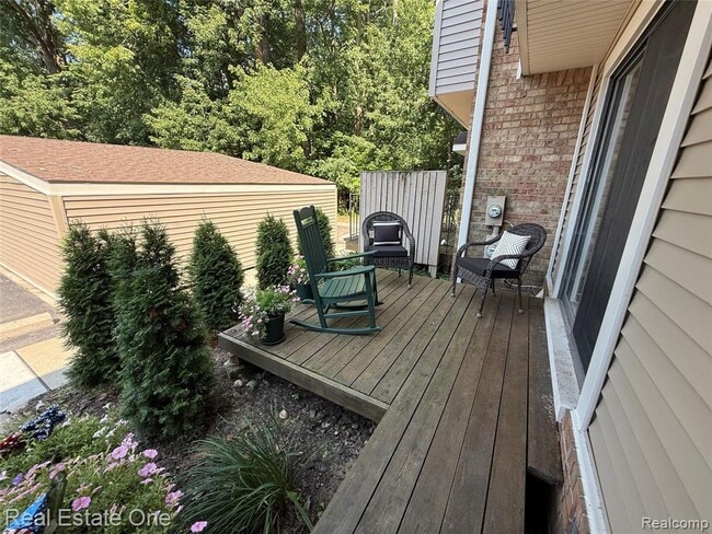 Photo - 1403 Oakbrook E Dr Unit 93