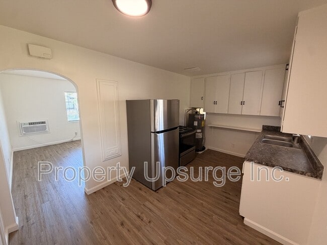 Photo - 2424 Court St