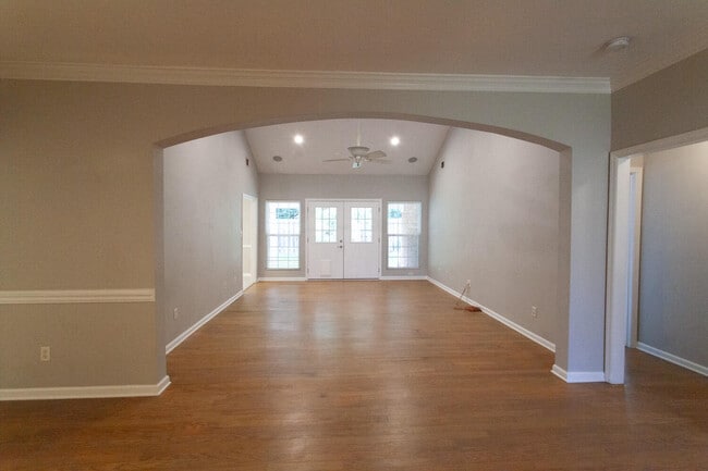 Photo - 318 Vanderbilt Dr