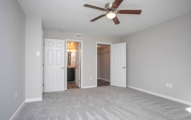 Welcome to Richmond Hills Apartments, where modern comfort meets style. With spacious interiors and a cozy atmosphere, these newly updated rooms are perfect for making memories. Explore your new home today and schedule a tour!