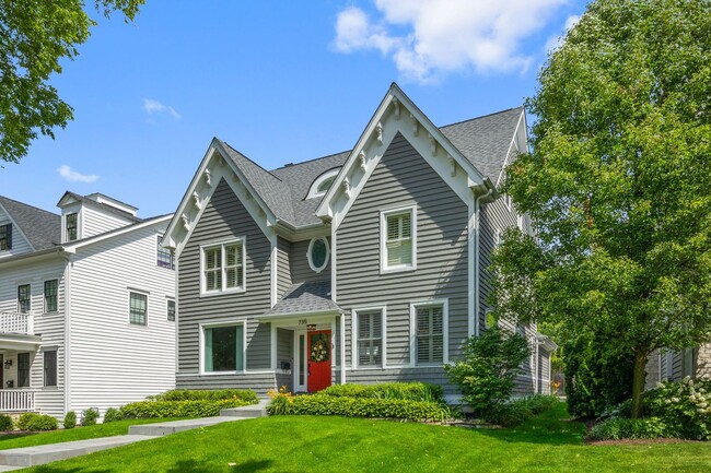 Photo - 735 W 8th St