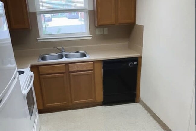 Photo - 308 N East St