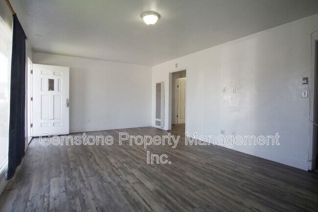 Photo - 5261 Tipton St