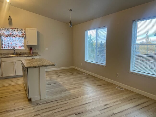 Photo - Remodeled Townhouse with Garage
