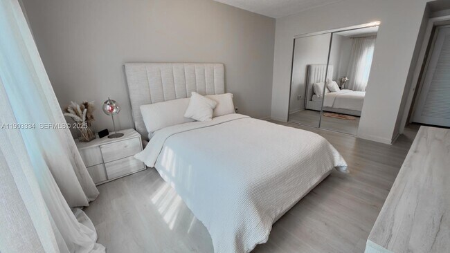 Photo - 400 Kings Point Dr Unidad 408