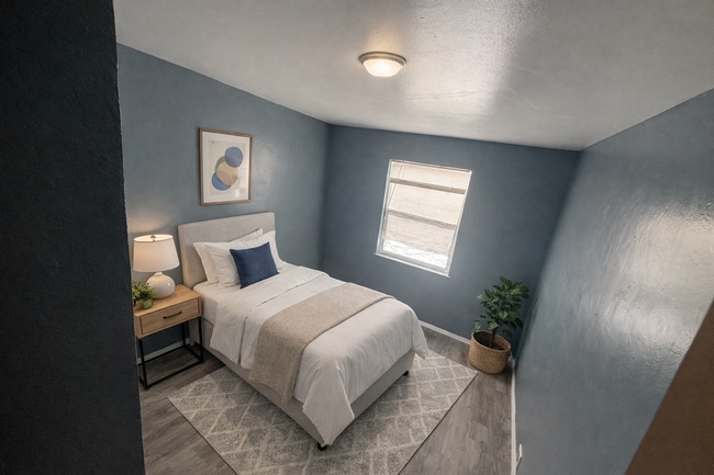 Photo - 4333 School St