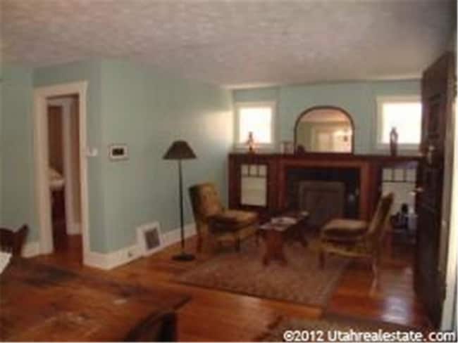 Photo - 458 Williams Ave S