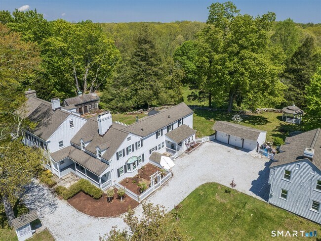 Photo - 1090 Ridgefield Rd