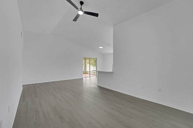 Photo - 528 Drayton Rd