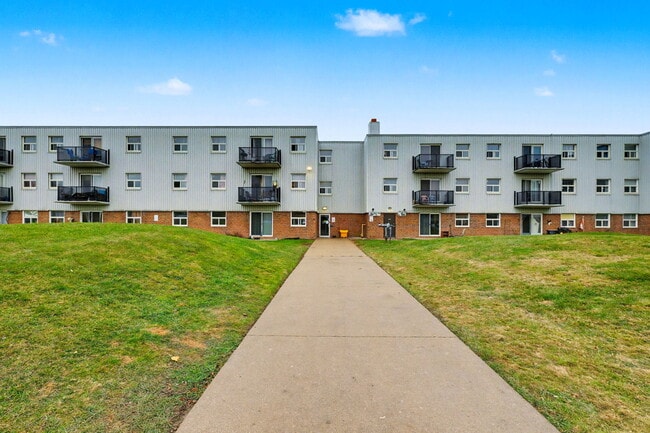 Photo - Elgin Woods Apartments