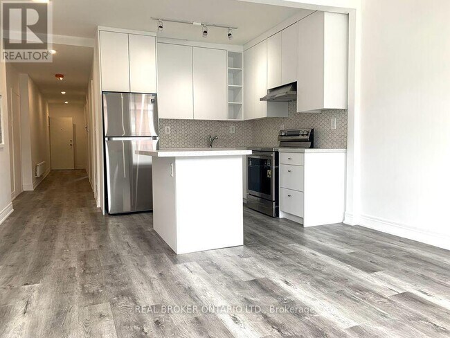 Photo - 2199 Gerrard St E