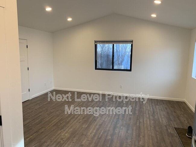 416 Maple Dr