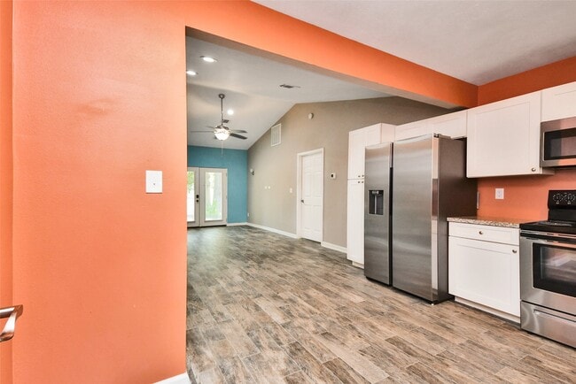 3483 Balboa Cir