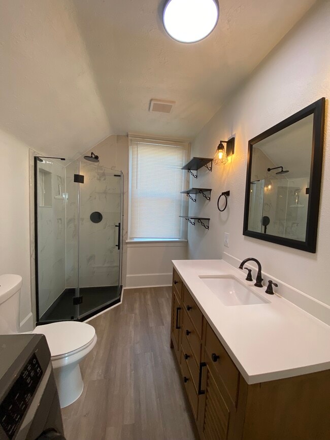 Building Photo - 224 W Shannon Ave Unit 226